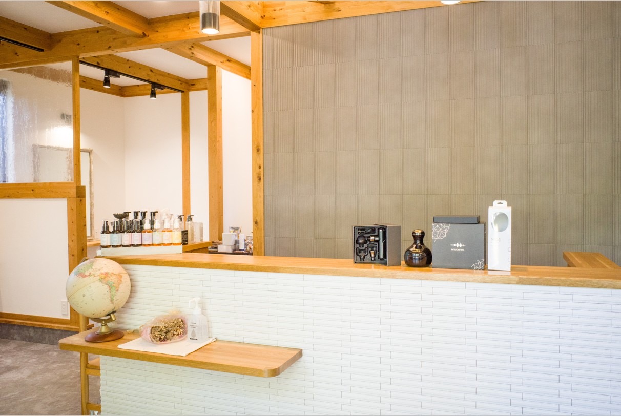 加古川の美容室clamp。髪本来の美しさを叶える美容室。枝毛、切れ毛、髪の乾燥から守り、潤いと水分を与え、髪の本来の美しさを。